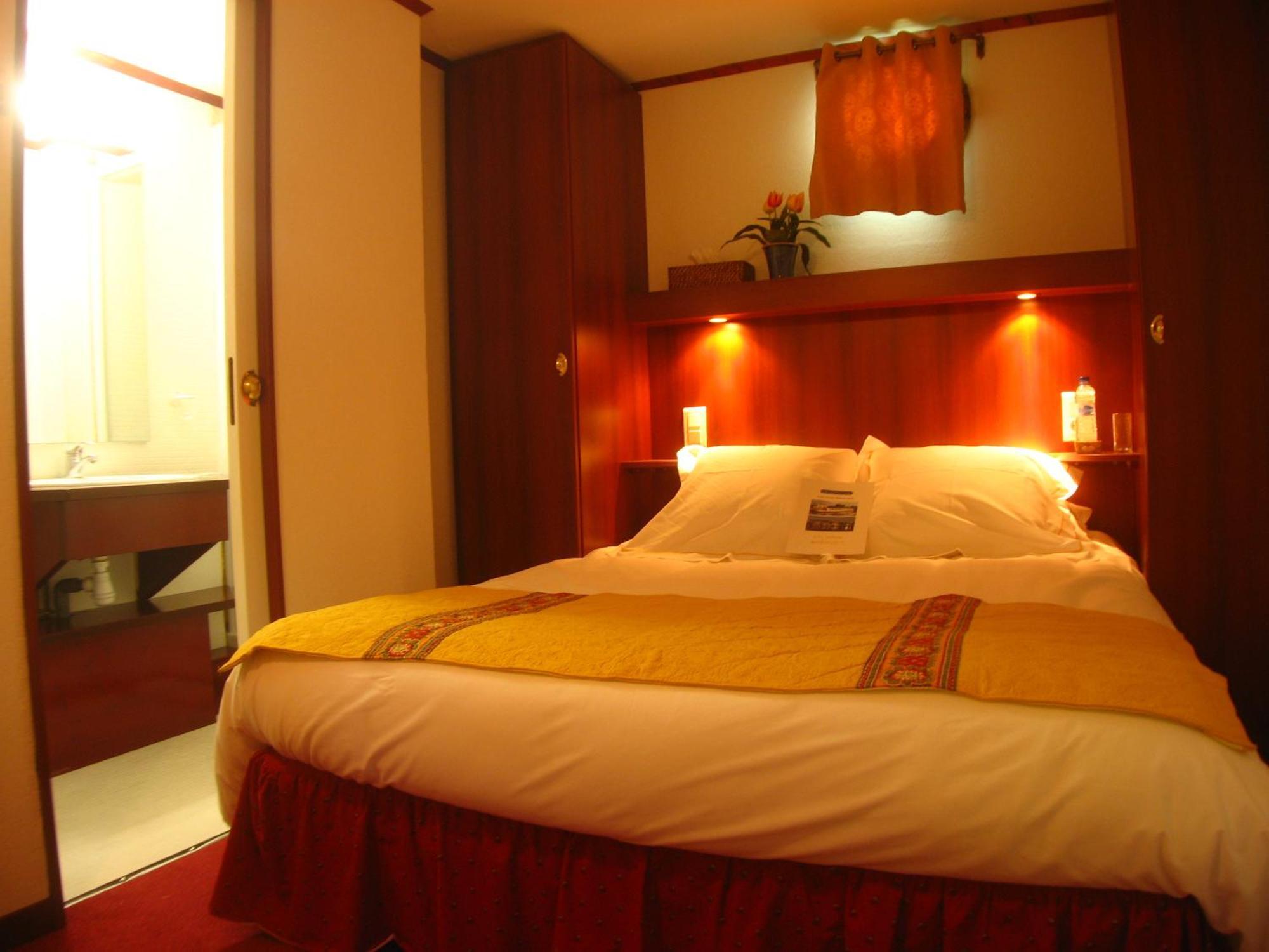 Hotel Bateau Le Phenicien Aigues-Mortes Exterior foto