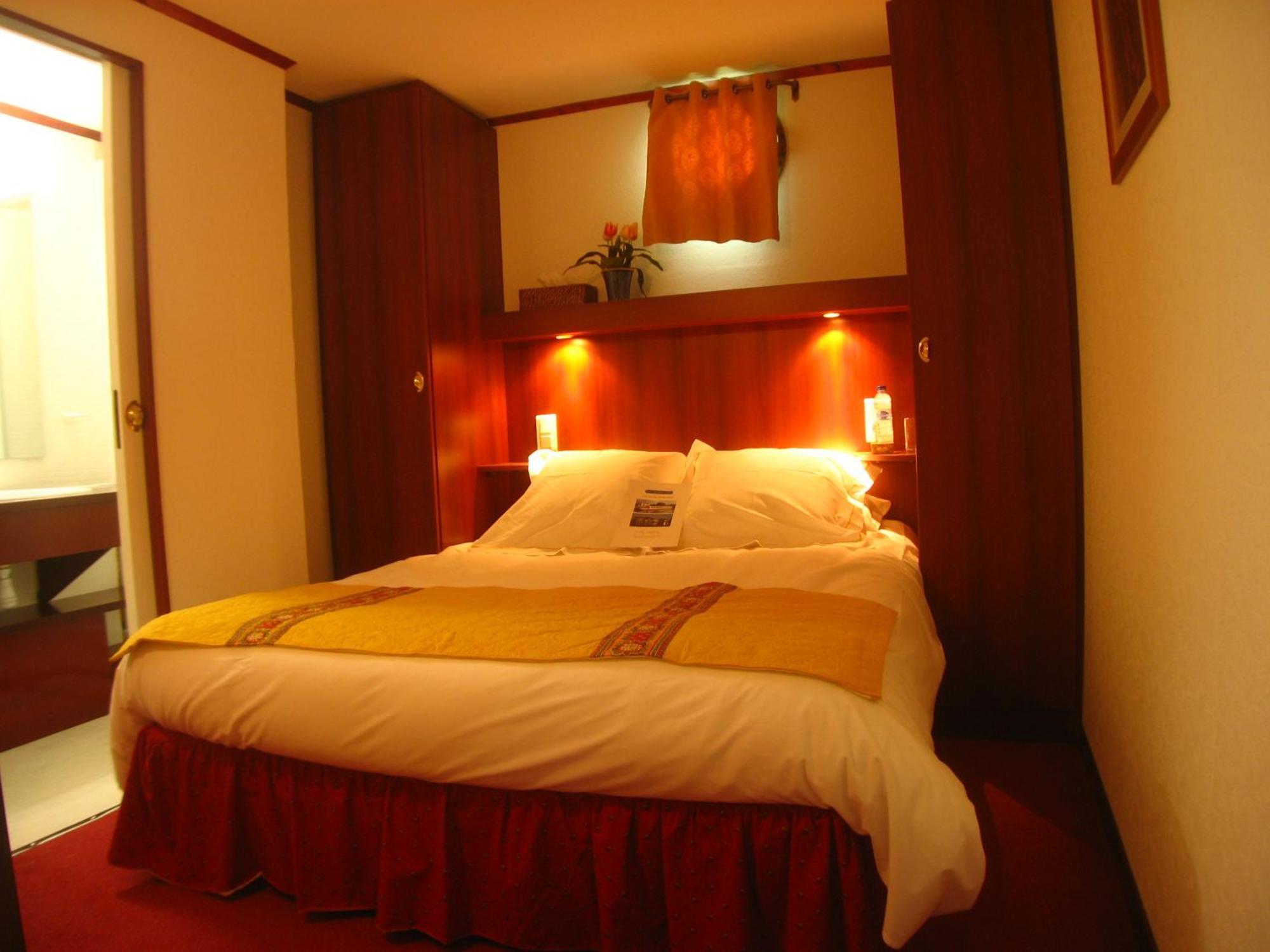 Hotel Bateau Le Phenicien Aigues-Mortes Exterior foto